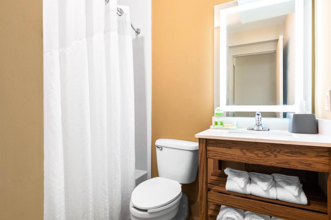 King Room with Accessible Tub - Mobility and Hearing Access