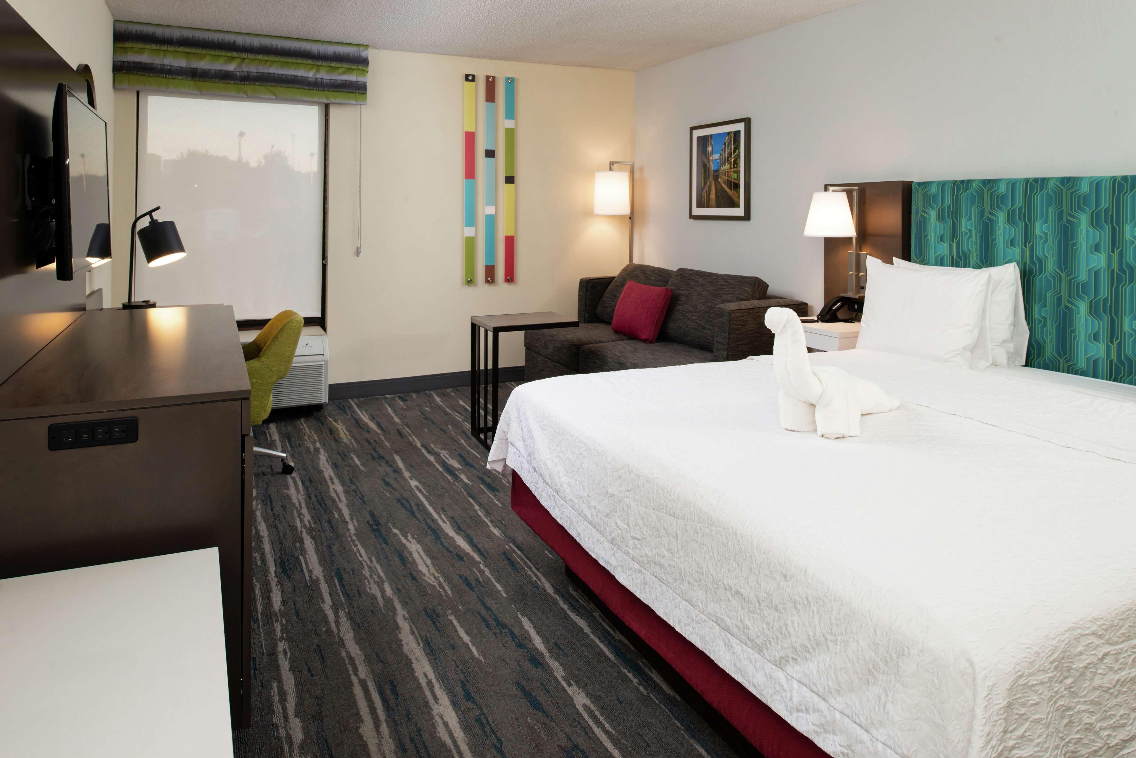 King Room with King Bed - Non-Smoking