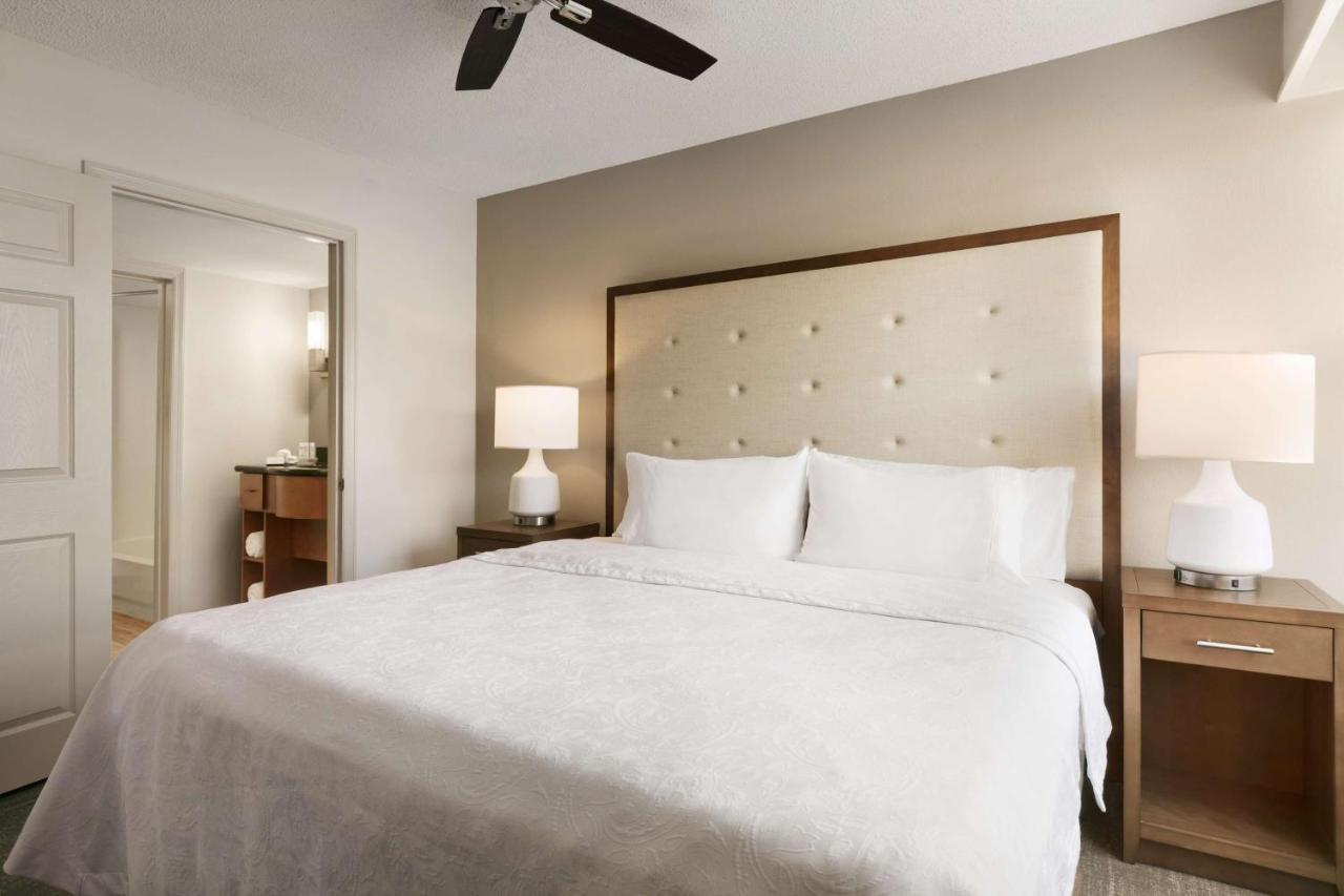 One-Bedroom King Suite - Non-Smoking
